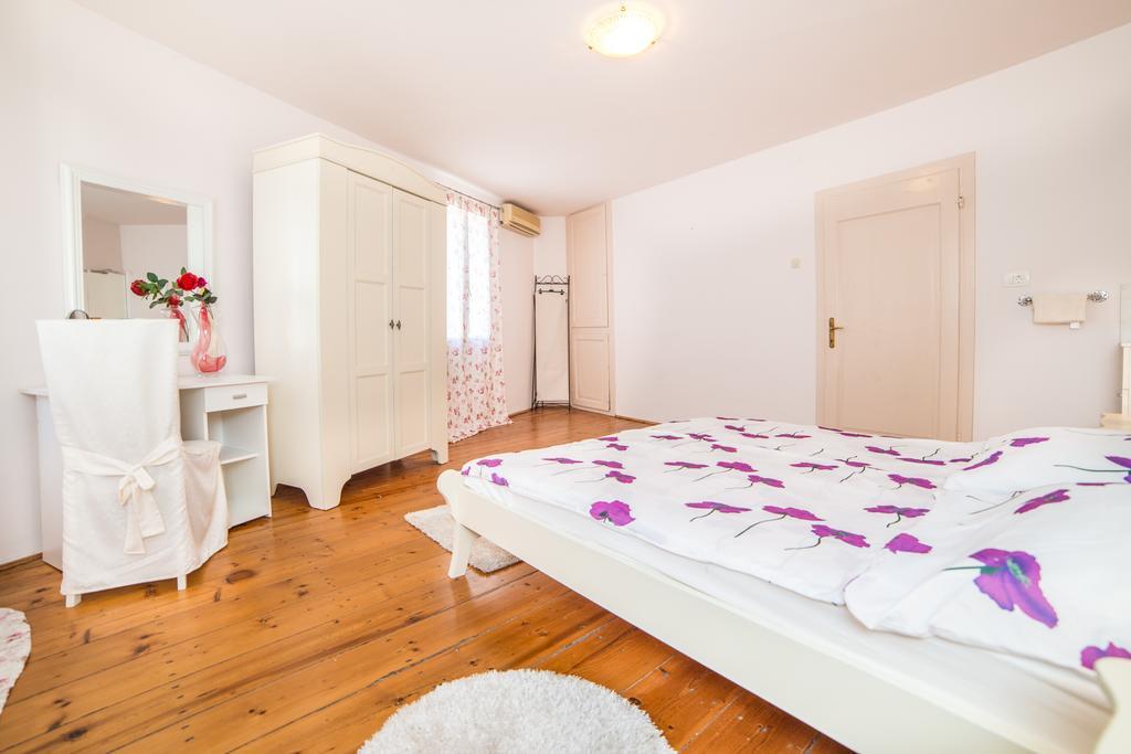 Apartments Dominik Rovinj Exterior photo