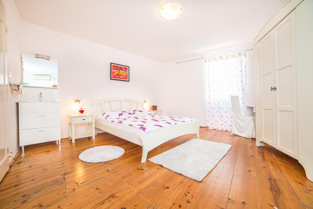 Apartments Dominik Rovinj Exterior photo